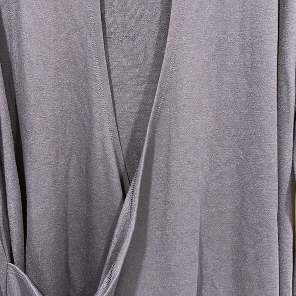 Old Navy open back top. XXL - Picture 5 of 8